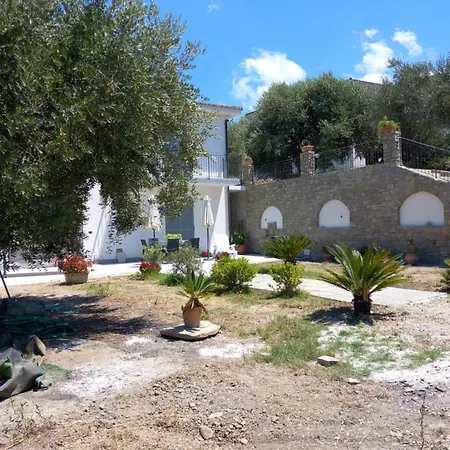Casa Vacanza Tra Uliveti E Mare Ferienhaus